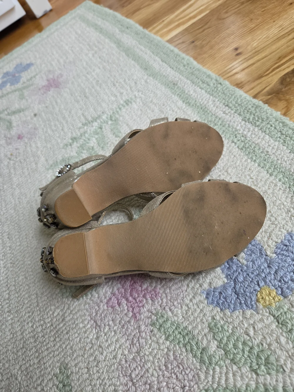 Joyfolie Noelle metallic gold Champagne Heels Size 2 Youth